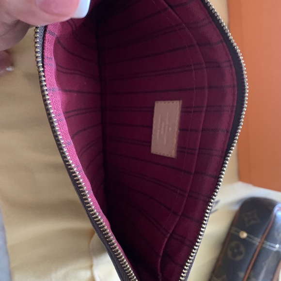 LOUIS VUITTON Monogram Neverfull Pochette Fuchsia - Picture 4 of 12